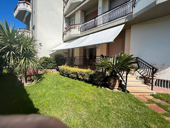 Appartamento con 5 locali in affitto in Via Giuseppe Toniolo, Lido di Camaiore, Camaiore
