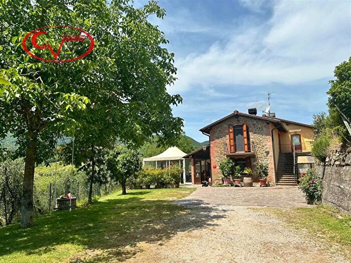 Casa quadrilocale in vendita in Loc Casale, Cavriglia