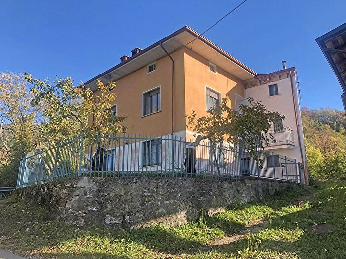 Casa trilocale in vendita in Strada Provinciale del Passo Penice, Varzi