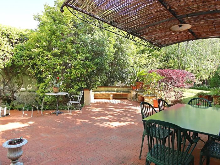 Casa con 12 locali in vendita in Via Borgo Giannotti, Lucca