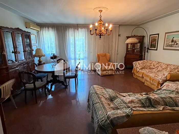 Appartamento trilocale in vendita in Via Torcello, Spinea