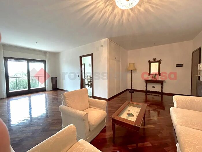 Appartamento con 5 locali in vendita in Via della Mina, Perugia