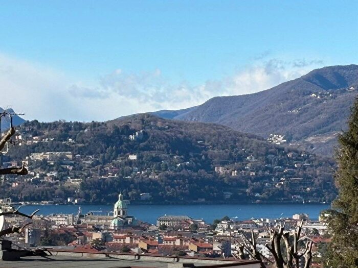 Appartamento quadrilocale in affitto in Via Monte Verde, Lora, Como