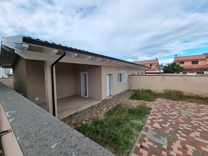 Casa trilocale in vendita in Viale Po, Ardea