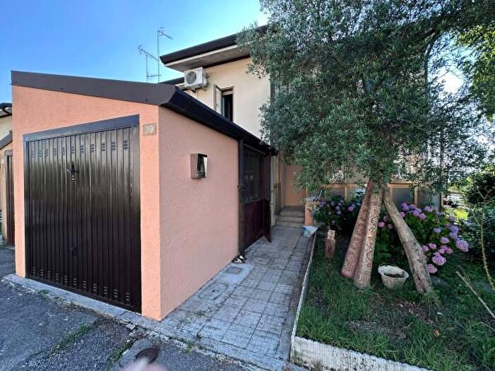 Casa con 6 locali in vendita in Via Don Pietro dAgostina, Manzano