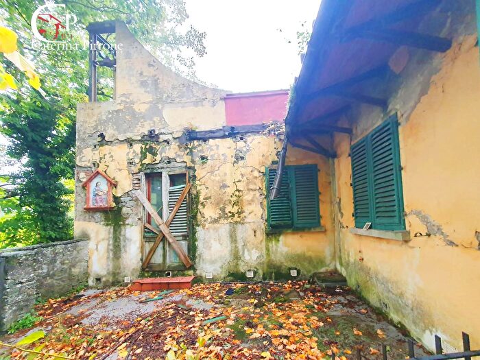 Appartamento trilocale in vendita in Via dei Castagni, Pelago