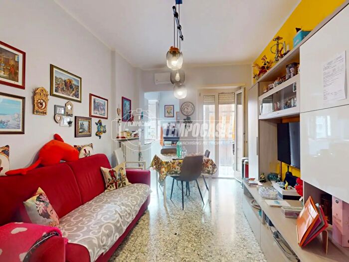 Appartamento trilocale in vendita in Via Tripoli, Torino