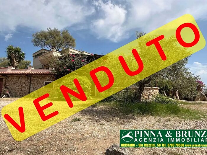 Casa con 7 locali in vendita in San Teodoro