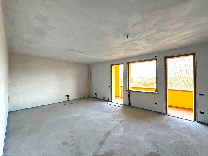 Casa con 6 locali in vendita in Cecina