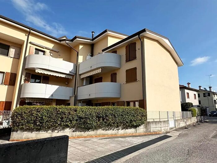 Appartamento con 6 locali in affitto in Via F Petrarca, Monfalcone