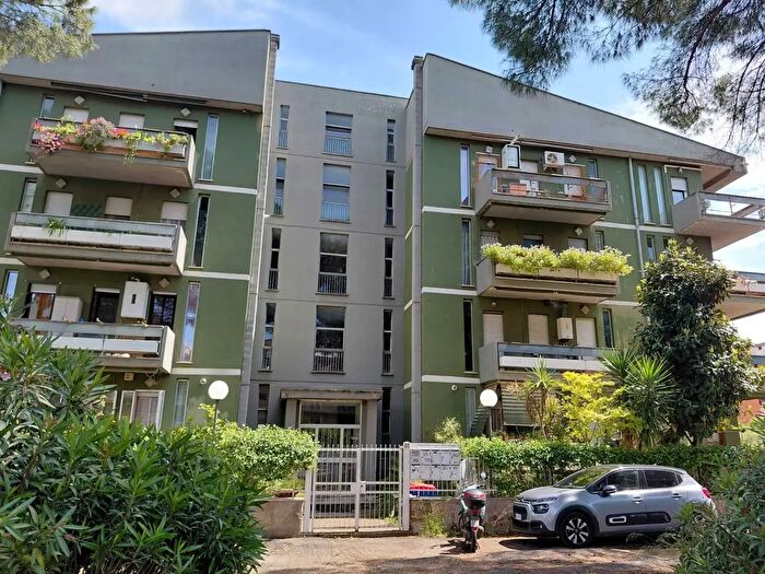 Appartamento quadrilocale in vendita in Via Lago di Garda, Tivoli