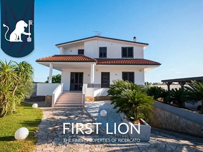 Casa con 6 locali in vendita in Via Ombrone, Lecce