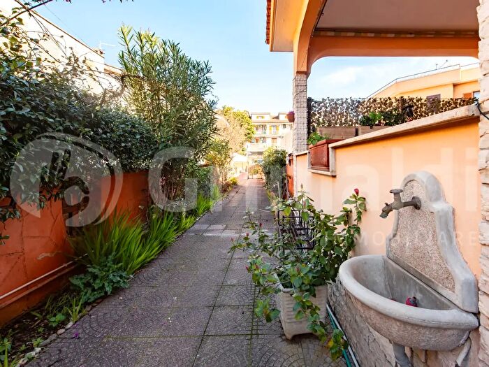 Casa quadrilocale in vendita in Via Taranto, Ladispoli