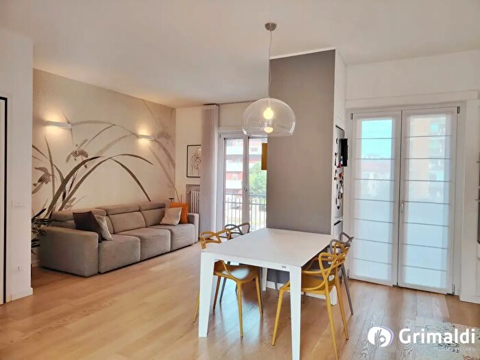 Appartamento trilocale in affitto in Via Muzio Scevola, Milano