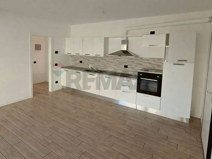 Appartamento trilocale in affitto in Via Ratti, Bizzarone