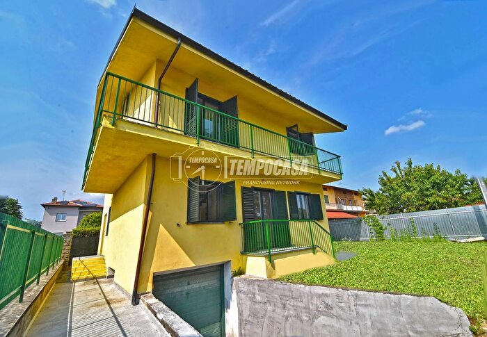 Casa con 6 locali in vendita in Salassa