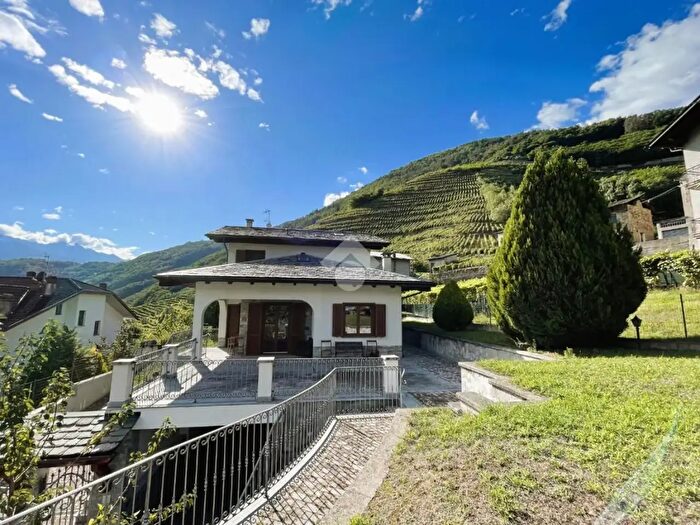 Casa con 6 locali in vendita in Via ai Monti, Bianzone