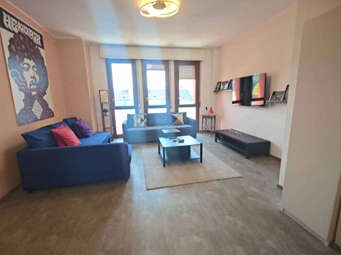 Appartamento trilocale in affitto in Via Serviliano Lattuada, Porta Romana Medaglie dOro, Milano