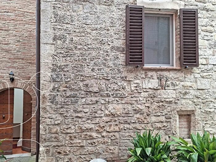 Appartamento quadrilocale in vendita in Via Cesia, Todi