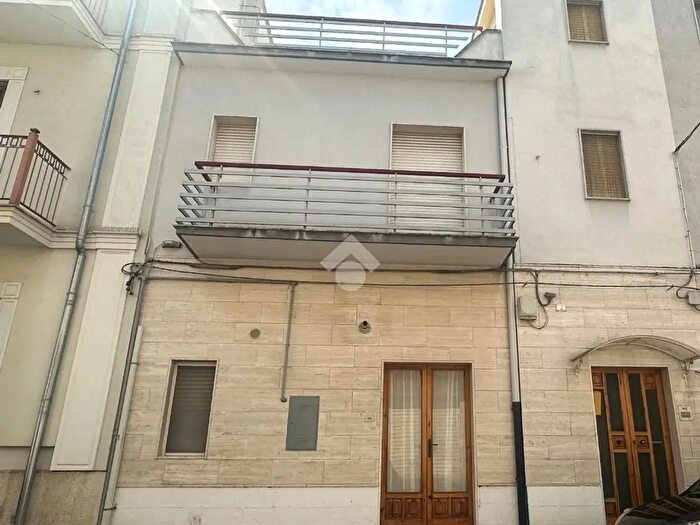 Appartamento trilocale in vendita in Via Generale Luigi Cadorna, Canosa Di Puglia