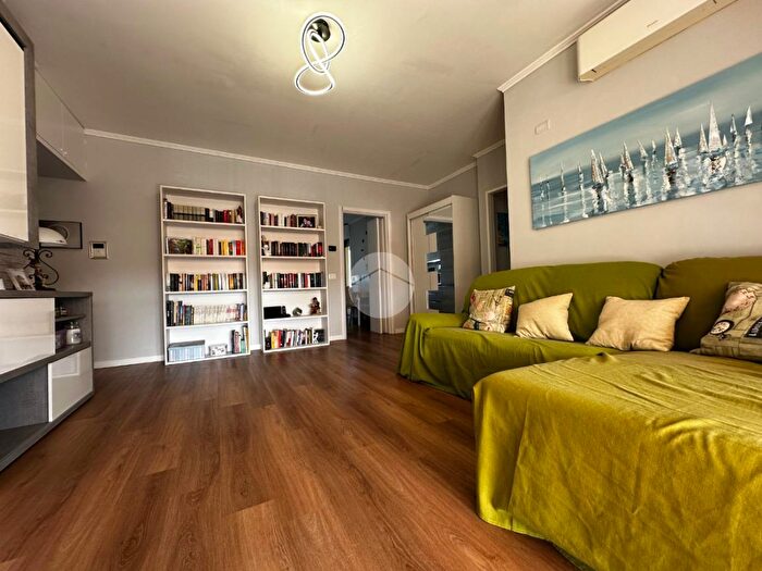 Appartamento quadrilocale in vendita in Via Provinciale, Pessano Con Bornago