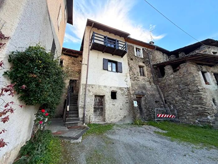 Casa trilocale in vendita in Via Riva, Albosaggia