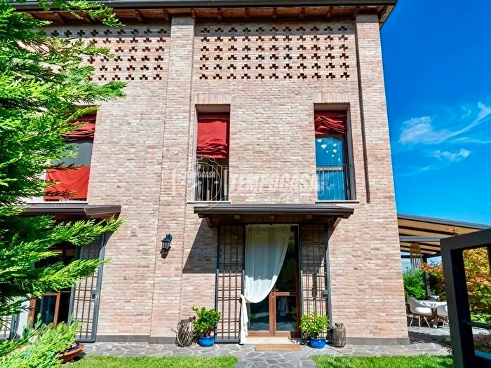 Appartamento quadrilocale in vendita in Via Bassa, Ferrara