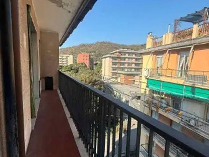 Appartamento trilocale in vendita in Via Giulia De Vincenzi, Genova