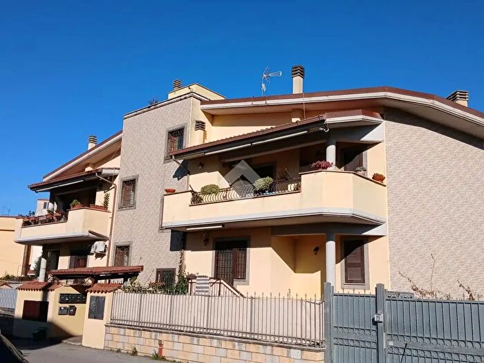 Appartamento trilocale in vendita in Via Marcello Alessio, Roma