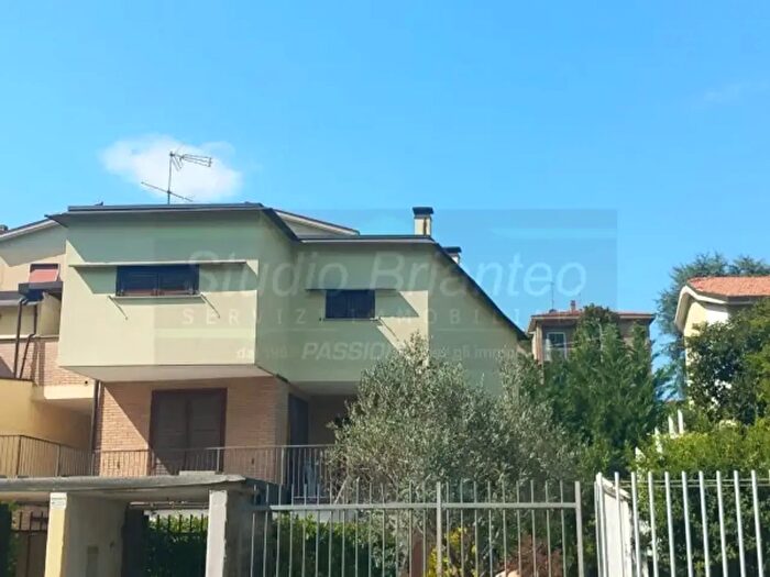 Appartamento trilocale in vendita in Via Camillo Benso di Cavour b, Besana In Brianza