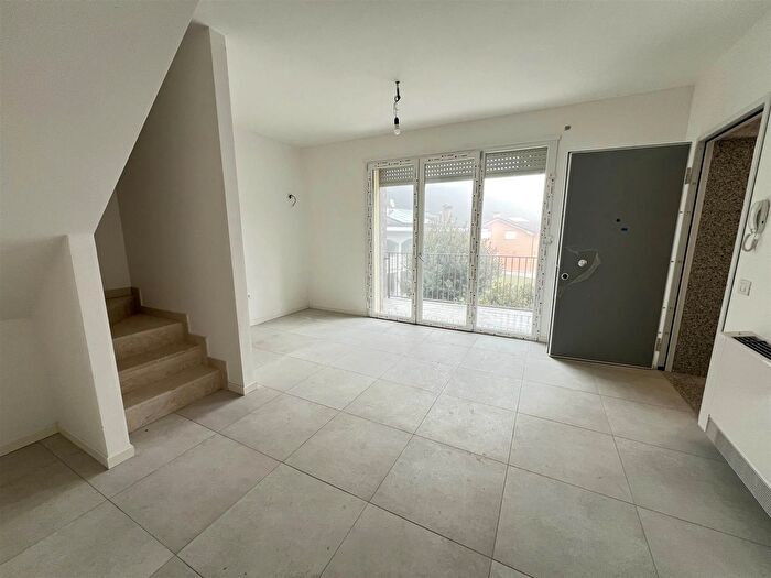 Appartamento con 5 locali in affitto in Viale Padova Chioggia Ve, Chioggia