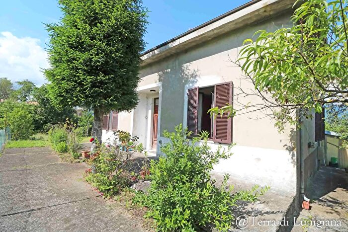 Casa con 9 locali in vendita in Groppoli, Mulazzo