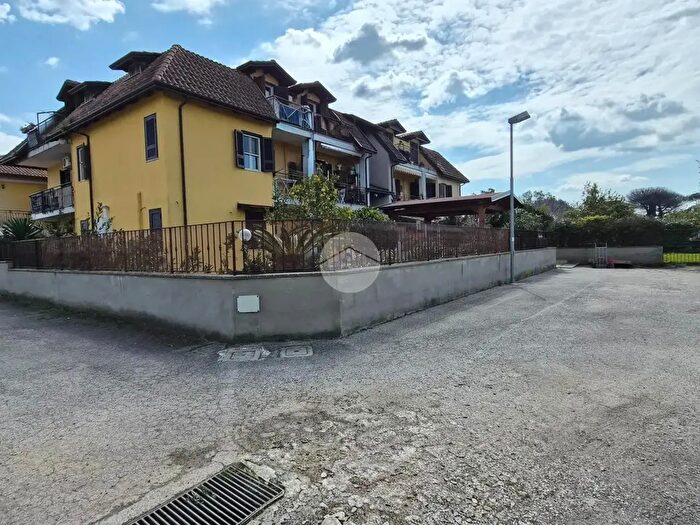 Appartamento trilocale in vendita in Via Carrafiello, Giugliano In Campania