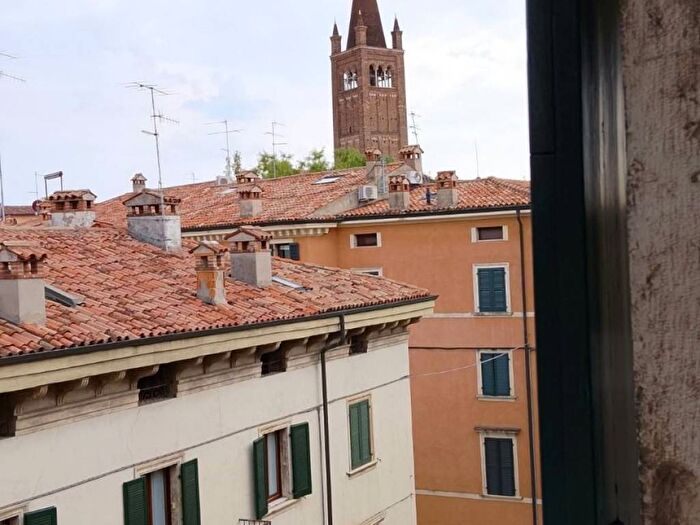 Appartamento con 6 locali in affitto in Piazzetta Ottolini, Centro Storico, Verona