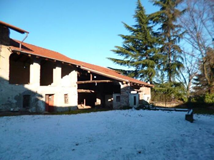 Casa con 6 locali in vendita in Via Roma, Envie