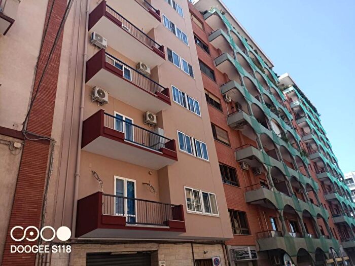 Appartamento trilocale in affitto in Via Tito Minniti, Borgo, Taranto