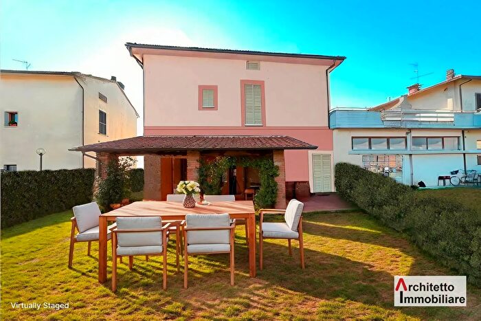 Appartamento quadrilocale in vendita in Via Mantegna, Colle Di Val DElsa