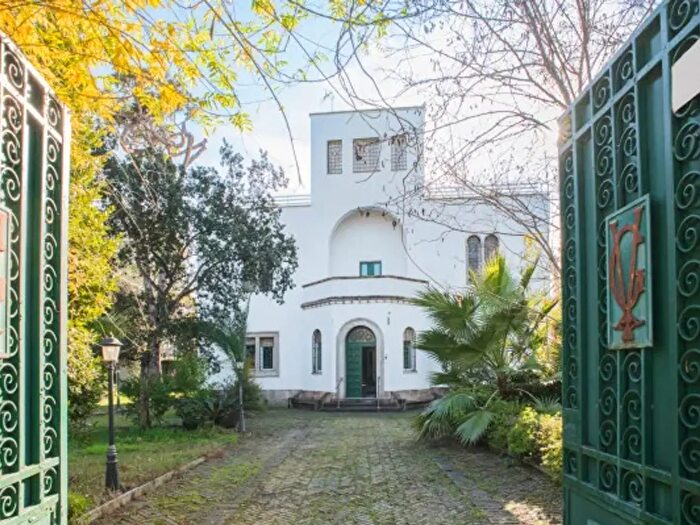 Casa con 6 locali in vendita in Viale della Pineta di Fregene, Fiumicino