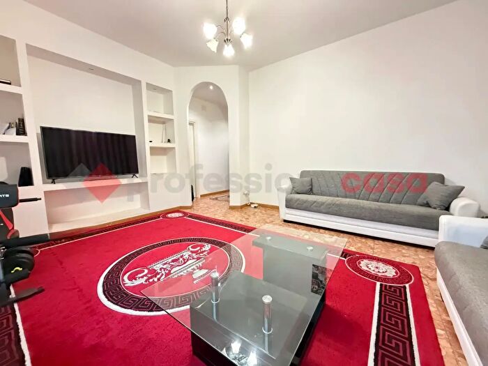 Appartamento trilocale in vendita in Via FLli Rosselli, Cesano Boscone