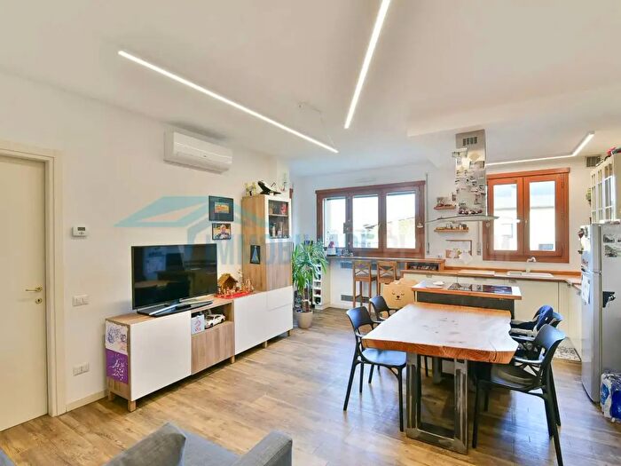 Appartamento bilocale in vendita in Via Padania, Biassono