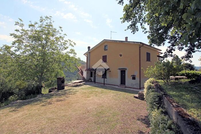 Casa quadrilocale in vendita in Via Rocca, Salisano