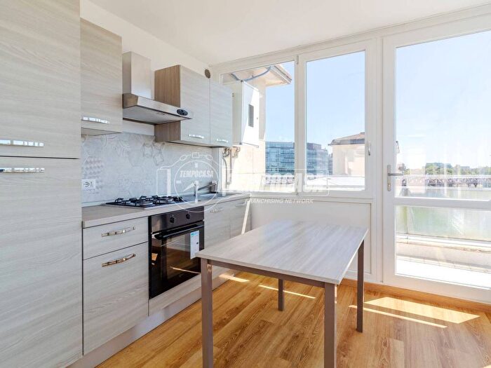 Appartamento trilocale in affitto in Via Giovanni Battista Cassinis, Rogoredo, Milano