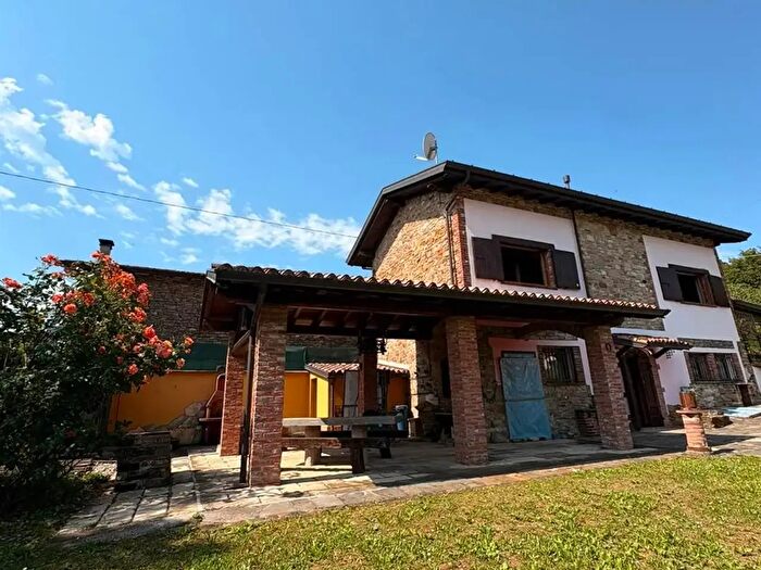 Casa quadrilocale in vendita in Caselasca, Bettola