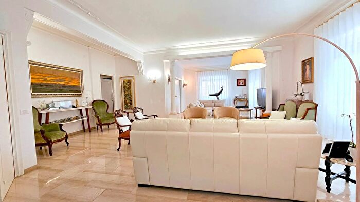 Appartamento con 8 locali in affitto in Via Oddone di Cluny Roma, Roma