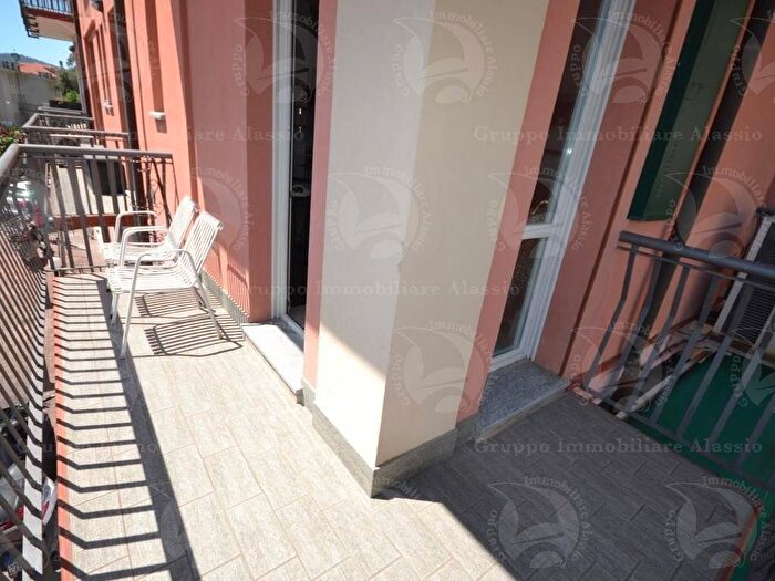 Appartamento trilocale in affitto in Via Amerigo Vespucci, Fenarina Via Neghelli Collina di Ponente, Alassio
