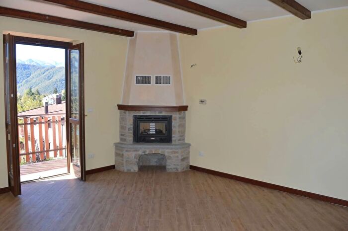 Appartamento trilocale in vendita in Via Tetti Roburent, Roburent