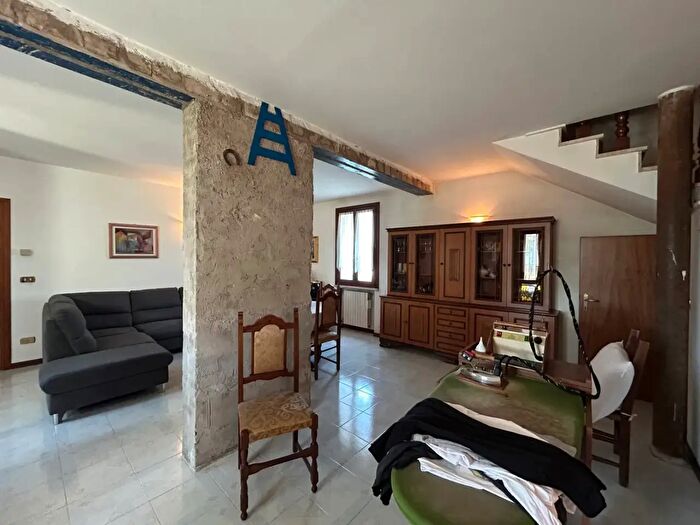 Casa con 7 locali in vendita in Via Livello, Legnago