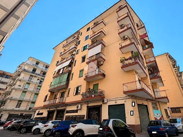 Appartamento trilocale in vendita in Via Giovan Bernardo Lama, Salerno