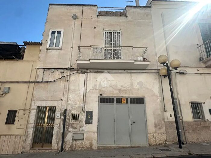 Casa trilocale in vendita in Via Guglielmo Oberdan, Canosa Di Puglia