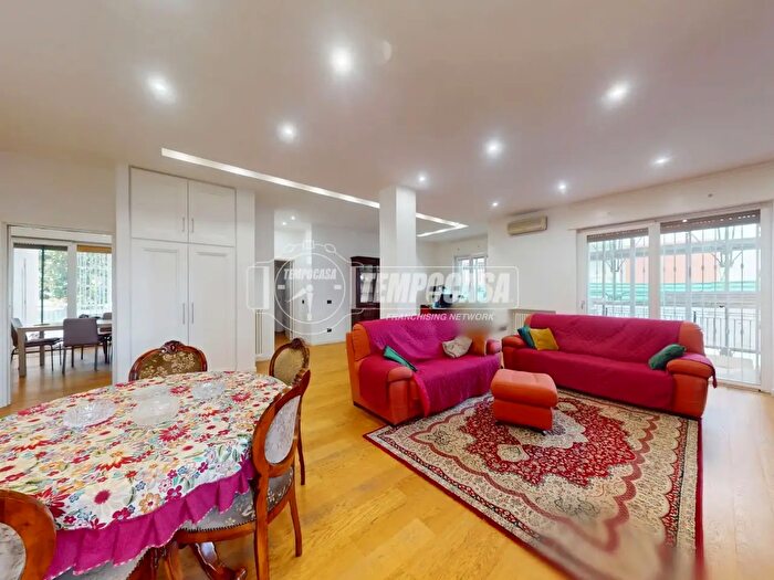 Appartamento quadrilocale in vendita in Via Giacomo Leopardi, Lecce